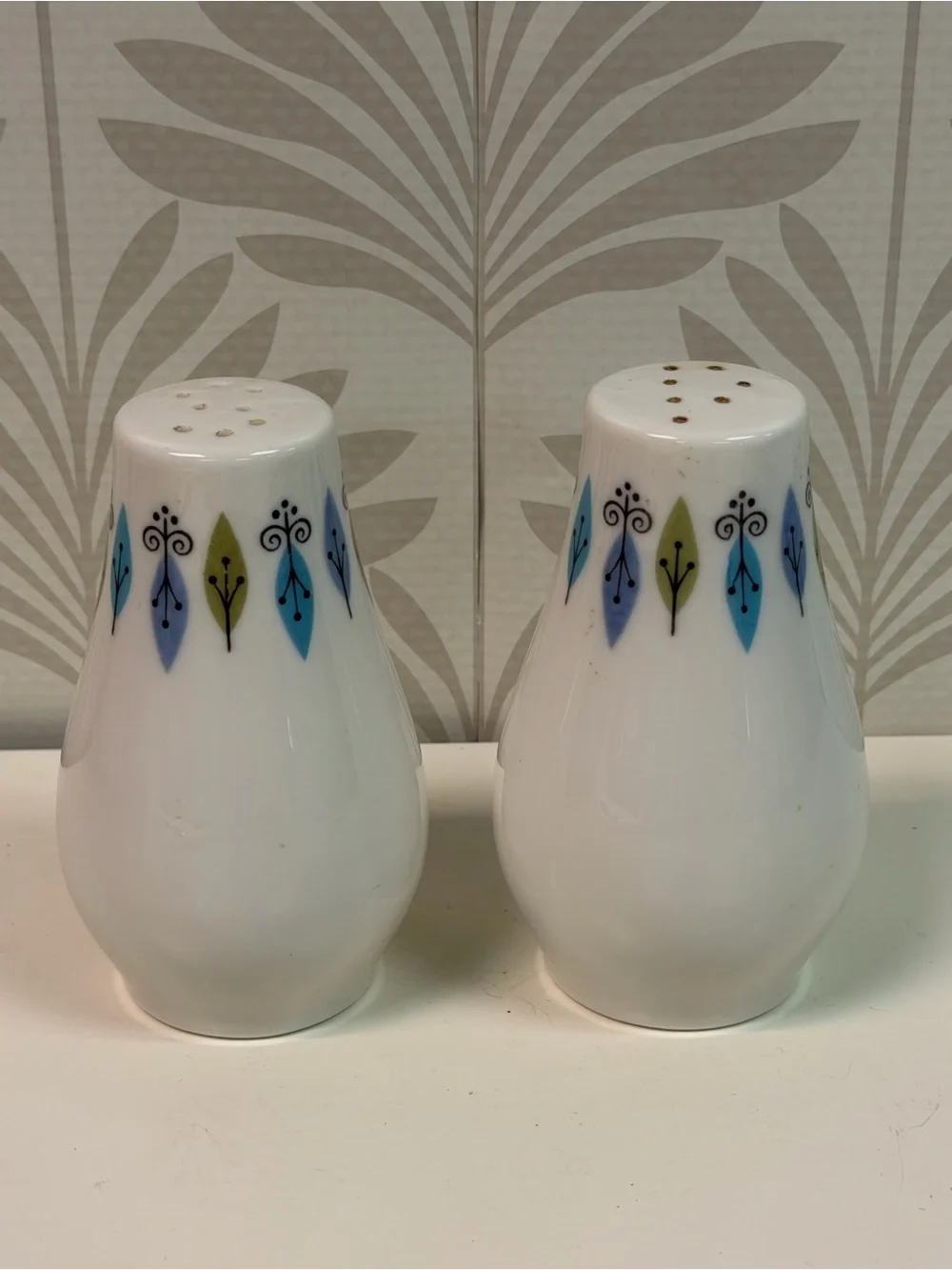 Vintage Carefree True China Nordic Syracuse Atomic Pattern Salt & Pepper Shakers